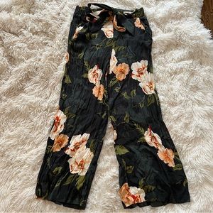 Aritzia Wilfred Faun pant. Floral pattern, size M.